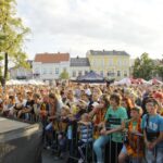 Prezentacja Korony Kielce na kieleckim Rynku - tysiące kibiców / Stanisław Blinstrub / Radio Kielce