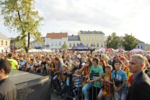 Prezentacja Korony Kielce na kieleckim Rynku - tysiące kibiców / Stanisław Blinstrub / Radio Kielce