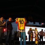 Prezentacja Korony Kielce na kieleckim Rynku - zawodnik 40 lecia / Stanisław Blinstrub / Radio Kielce