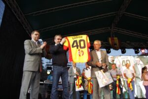 Prezentacja Korony Kielce na kieleckim Rynku - trener 40 lecia Włodzimierz Gąsior / Stanisław Blinstrub / Radio Kielce