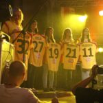 Prezentacja Korony Kielce na kieleckim Rynku - koszulki nowych zawodników / Stanisław Blinstrub / Radio Kielce