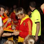 Prezentacja Korony Kielce na kieleckim Rynku - po prezentacji zawodnicy i trenerzy rozdali setki autografów / Stanisław Blinstrub / Radio Kielce