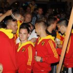 Prezentacja Korony Kielce na kieleckim Rynku - po prezentacji zawodnicy i trenerzy rozdali setki autografów / Stanisław Blinstrub / Radio Kielce