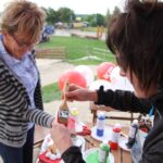 Wakacyjna akcja Radia Kielce - Świętokrzyskie na fali - Przybij piątkę z Radiem Kielce. Dorota Kubicka wybrała czerwoną piątkę. / Piotr Michalski / Radio Kielce