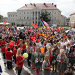 Ulicami Kielc przeszedł barwny korowód uczestników 40 Jubileuszowego Festiwalu Harcerskiego / Wojciech Habdas / Radio Kielce
