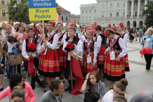 Ulicami Kielc przeszedł barwny korowód uczestników 40 Jubileuszowego Festiwalu Harcerskiego / Wojciech Habdas / Radio Kielce