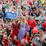 Ulicami Kielc przeszedł barwny korowód uczestników 40 Jubileuszowego Festiwalu Harcerskiego / Wojciech Habdas / Radio Kielce