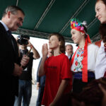 Ulicami Kielc przeszedł barwny korowód uczestników 40 Jubileuszowego Festiwalu Harcerskiego. Prezydent Kielc Wojciech Lubawski przekazał harcerzom klucze do miasta. / Wojciech Habdas / Radio Kielce