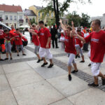 Ulicami Kielc przeszedł barwny korowód uczestników 40 Jubileuszowego Festiwalu Harcerskiego. Na płycie Rynku trwały ostatnie przygotowania przed występami. / Wojciech Habdas / Radio Kielce