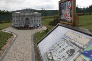 W audycji "Świętokrzyskie na fali" odwiedziliśmy we wtorek Krajno, niewielką miejscowość w gminie Górno. Park miniatur Sabat Krajno / Wojciech Habdas / Radio Kielce