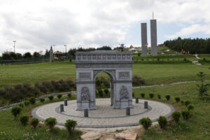 W audycji "Świętokrzyskie na fali" odwiedziliśmy we wtorek Krajno, niewielką miejscowość w gminie Górno. Park miniatur Sabat Krajno / Wojciech Habdas / Radio Kielce