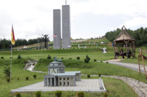 W audycji "Świętokrzyskie na fali" odwiedziliśmy we wtorek Krajno, niewielką miejscowość w gminie Górno. Park miniatur Sabat Krajno / Wojciech Habdas / Radio Kielce