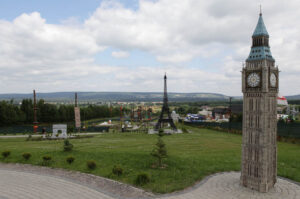 W audycji "Świętokrzyskie na fali" odwiedziliśmy we wtorek Krajno, niewielką miejscowość w gminie Górno. Park miniatur Sabat Krajno / Wojciech Habdas / Radio Kielce