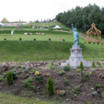 W audycji "Świętokrzyskie na fali" odwiedziliśmy we wtorek Krajno, niewielką miejscowość w gminie Górno. Park miniatur Sabat Krajno / Wojciech Habdas / Radio Kielce