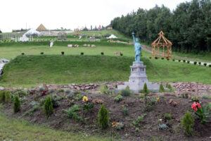 W audycji "Świętokrzyskie na fali" odwiedziliśmy we wtorek Krajno, niewielką miejscowość w gminie Górno. Park miniatur Sabat Krajno / Wojciech Habdas / Radio Kielce