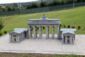 W audycji "Świętokrzyskie na fali" odwiedziliśmy we wtorek Krajno, niewielką miejscowość w gminie Górno. Park miniatur Sabat Krajno / Wojciech Habdas / Radio Kielce