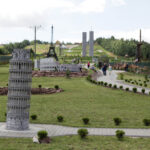 W audycji "Świętokrzyskie na fali" odwiedziliśmy we wtorek Krajno, niewielką miejscowość w gminie Górno. Park miniatur Sabat Krajno / Wojciech Habdas / Radio Kielce