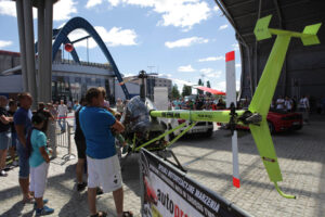 Targi Kielce - DubIt Tuning Festiwal. Na wystawie zaprezentowano także śmigłowiec. / Wojciech Habdas / Radio Kielce