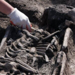 Radio Kielce na Fali w Krzyżanowicach Krzyżanowicach, gdzie odkryto pochówek tak zwanej kultury mierzanowickiej sprzed ponad dwóch tysięcy lat przed naszą erą / Radio Kielce