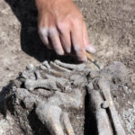 Radio Kielce na Fali w Krzyżanowicach Krzyżanowicach, gdzie odkryto pochówek tak zwanej kultury mierzanowickiej sprzed ponad dwóch tysięcy lat przed naszą erą / Radio Kielce