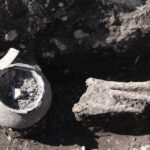 Radio Kielce na Fali w Krzyżanowicach Krzyżanowicach, gdzie odkryto pochówek tak zwanej kultury mierzanowickiej sprzed ponad dwóch tysięcy lat przed naszą erą / Radio Kielce