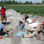 Radio Kielce na Fali w Krzyżanowicach Krzyżanowicach, gdzie odkryto pochówek tak zwanej kultury mierzanowickiej sprzed ponad dwóch tysięcy lat przed naszą erą / Radio Kielce