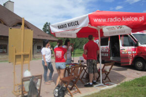 Radio Kielce w Osadzie Średniowiecznej w Hucie Szklanej w gminie Bieliny / Konrad Łużniak / Radio Kielce