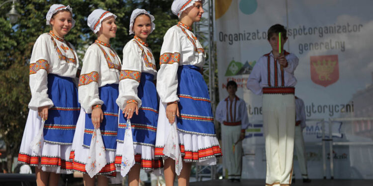 Festiwal Harcerski. Zaprezentowały  się zespoły zagraniczne. Wśród nich, m. in. chór z Białorusi, zespoły wokalne z Mińska oraz grupa folklorystyczna z Iwanofrankowska. / Wojciech Habdas / Radio Kielce