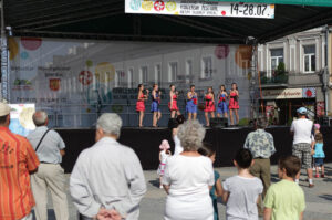 Festiwal Harcerski. Zaprezentowały się zespoły zagraniczne. Wśród nich, m. in. chór z Białorusi, zespoły wokalne z Mińska oraz grupa folklorystyczna z Iwanofrankowska. / Wojciech Habdas / Radio Kielce