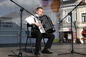 Festiwal Harcerski. Zaprezentowały się zespoły zagraniczne. Wśród nich, m. in. chór z Białorusi, zespoły wokalne z Mińska oraz grupa folklorystyczna z Iwanofrankowska. / Wojciech Habdas / Radio Kielce