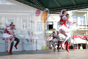 Festiwal Harcerski. Zaprezentowały się zespoły zagraniczne. Wśród nich, m. in. chór z Białorusi, zespoły wokalne z Mińska oraz grupa folklorystyczna z Iwanofrankowska. / Wojciech Habdas / Radio Kielce