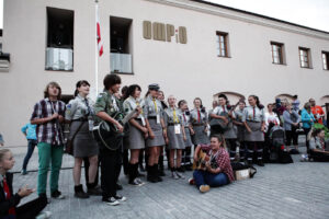 Harcerskie ognisko na Wzgórzu Zamkowym. / Wojciech Habdas / Radio Kielce