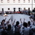 Harcerskie ognisko na Wzgórzu Zamkowym. / Wojciech Habdas / Radio Kielce