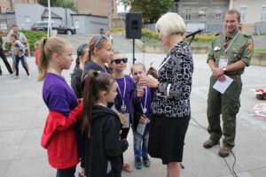 Rozstrzygnięcie Konkursu „Design się kręci”. Centrum Tańca Swing ze Szczecina, zwycięzcom konkursu nagrodę wręcza Dorota Tworek / Wojciech Habdas / Radio Kielce