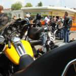 The Legend on Tour zawitał do Kielc. Na stacji BP przy ulicy Jagiellońskiej było obejrzeć kilkadziesiąt motocykli Harley Davidson / Piotr Michalski / Radio Kielce