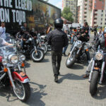 The Legend on Tour zawitał do Kielc. Na stacji BP przy ulicy Jagiellońskiej było obejrzeć kilkadziesiąt motocykli Harley Davidson / Piotr Michalski / Radio Kielce