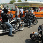 The Legend on Tour zawitał do Kielc. Na stacji BP przy ulicy Jagiellońskiej było obejrzeć kilkadziesiąt motocykli Harley Davidson / Piotr Michalski / Radio Kielce