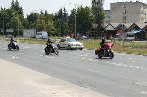 The Legend on Tour zawitał do Kielc. Na stacji BP przy ulicy Jagiellońskiej było obejrzeć kilkadziesiąt motocykli Harley Davidson / Piotr Michalski / Radio Kielce