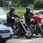 The Legend on Tour zawitał do Kielc. Na stacji BP przy ulicy Jagiellońskiej było obejrzeć kilkadziesiąt motocykli Harley Davidson / Piotr Michalski / Radio Kielce