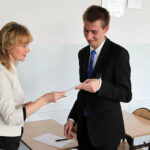 Absolwencie IV Liceum Ogólnokształcącego im. Hanki Sawickiej otrzymali świadectwa maturalne / Wojciech Habdas / Radio Kielce