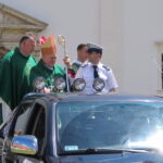 Festyn dla kierowców, pod nazwą "Assistance św. Krzysztofa". Samochody i motocykle poświęcił sandomierski biskup - senior Edward Frankowski / Stanisław Blinstrub / Radio Kielce