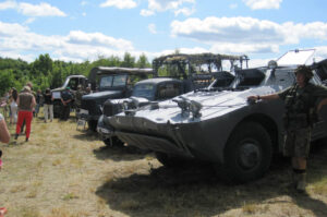 Można było też podziwiać zabytkowe pojazdy militarne oraz uzbrojenie z czasów 2 wojny światowej. / Stanisław Blinstrub / Radio Kielce