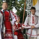 Występ zespołów folklorystycznych na kieleckim Rynku w ramach 40. Harcerskiego Festiwalu Kultury Młodzieży Szkolnej / Kamil Król / Radio Kielce