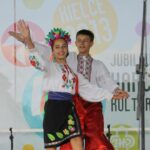 Występ zespołów folklorystycznych na kieleckim Rynku w ramach 40. Harcerskiego Festiwalu Kultury Młodzieży Szkolnej / Kamil Król / Radio Kielce