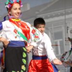 Występ zespołów folklorystycznych na kieleckim Rynku w ramach 40. Harcerskiego Festiwalu Kultury Młodzieży Szkolnej / Kamil Król / Radio Kielce