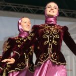 Występ zespołów folklorystycznych na kieleckim Rynku w ramach 40. Harcerskiego Festiwalu Kultury Młodzieży Szkolnej / Kamil Król / Radio Kielce