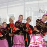 Występ zespołów folklorystycznych na kieleckim Rynku w ramach 40. Harcerskiego Festiwalu Kultury Młodzieży Szkolnej / Kamil Król / Radio Kielce