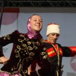 Występ zespołów folklorystycznych na kieleckim Rynku w ramach 40. Harcerskiego Festiwalu Kultury Młodzieży Szkolnej / Kamil Król / Radio Kielce