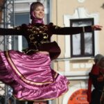 Występ zespołów folklorystycznych na kieleckim Rynku w ramach 40. Harcerskiego Festiwalu Kultury Młodzieży Szkolnej / Kamil Król / Radio Kielce