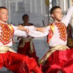 Występ zespołów folklorystycznych na kieleckim Rynku w ramach 40. Harcerskiego Festiwalu Kultury Młodzieży Szkolnej / Kamil Król / Radio Kielce